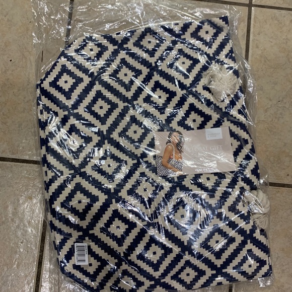 Summer & Rose Navy Tan Beach Tote - Picture 2 of 4